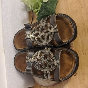 Naot Slip On Backless Sandals Chunky Heel Medallion Brown Womens Size 7 EU 38